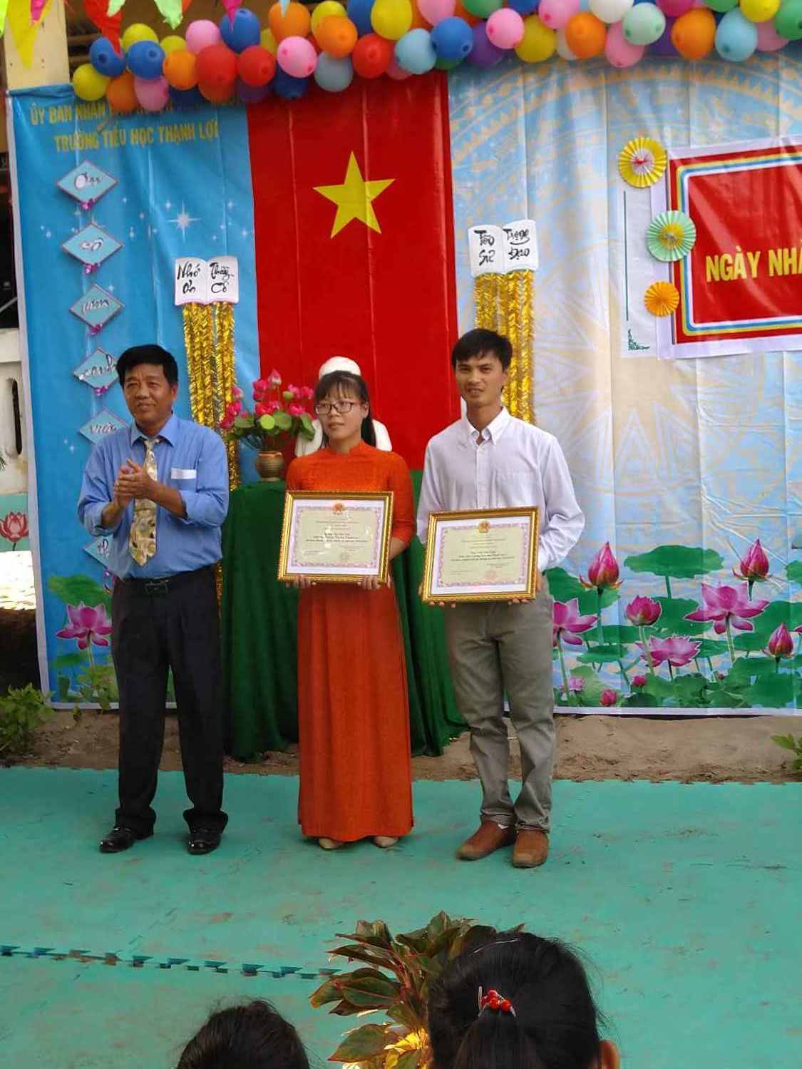 Cô Đào Thị Cẩm Tiên và thầy Trần Văn Cảnh được tặng danh hiệu " Chiến sĩ thi đua" và đã đạt được nhiều thành tích trong quá trình dạy học năm học 2018-2019