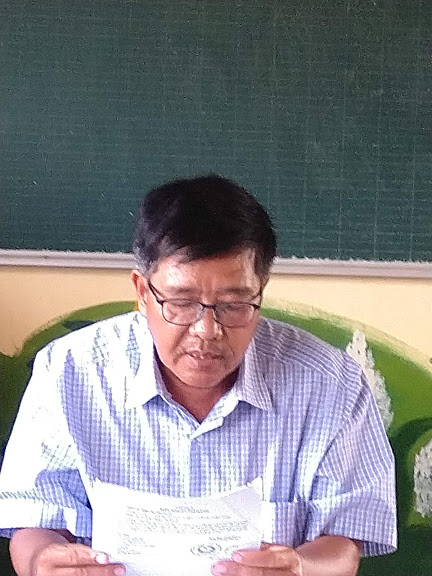Thầy Nguyễn Thành Tâm , hiệu trưởng nhà trường tirển khải các vân bản hướng dẫn lựa chọn SGK lớp 1