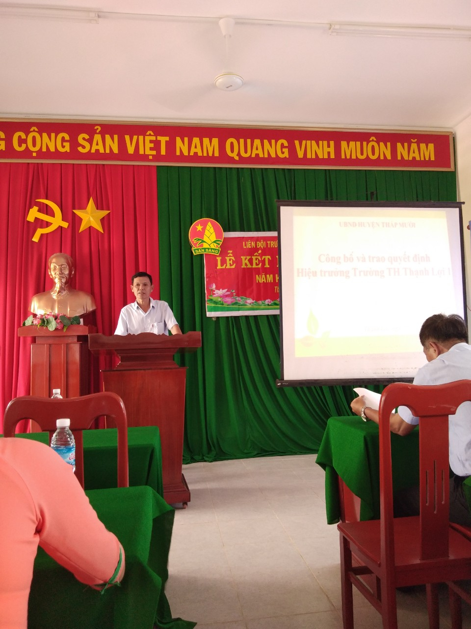 Nguyễn Ngọc Minh - Hiệu trưởng phát biểu hứa hẹn