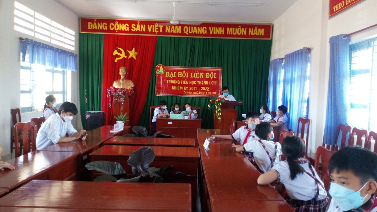 Thầy Nguyễn Ngọc Minh- Hiệu trưởng nhà trường có đôi lời chỉ đạo Liên đội
