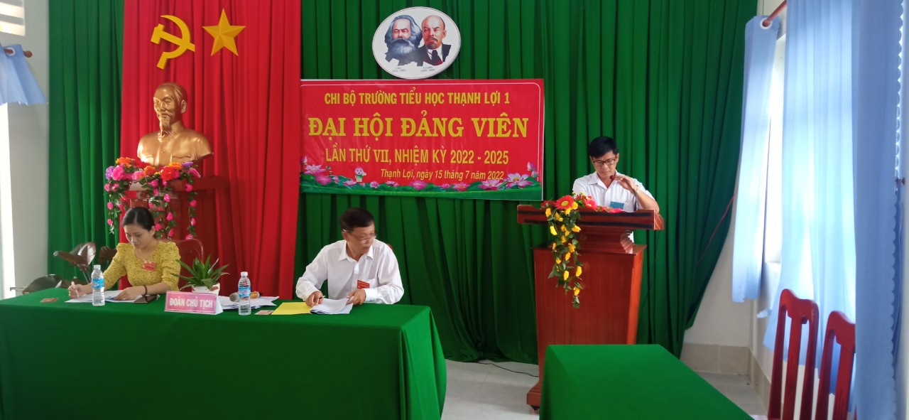 Đ/c Hứa Thái Ngọc- Bí thư- chủ tịch UBND xã Thạnh Lợi , phát biểu chỉ đạo tại đại hội