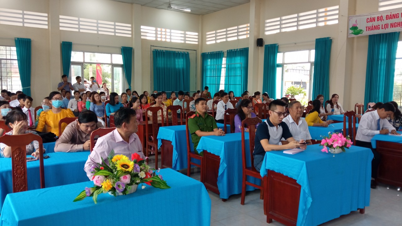 Các đại biểu tham dự lễ kỷ niệm 40 năm ngày nhà giáo Việt Nam.