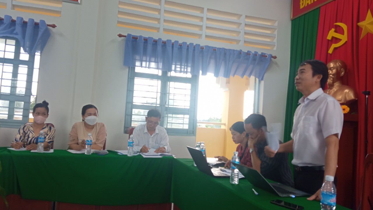 Thầy Hồ Phú Trường- Phó trưởng phòng GD đã giải đáp các thắc mắc của các thầy cô