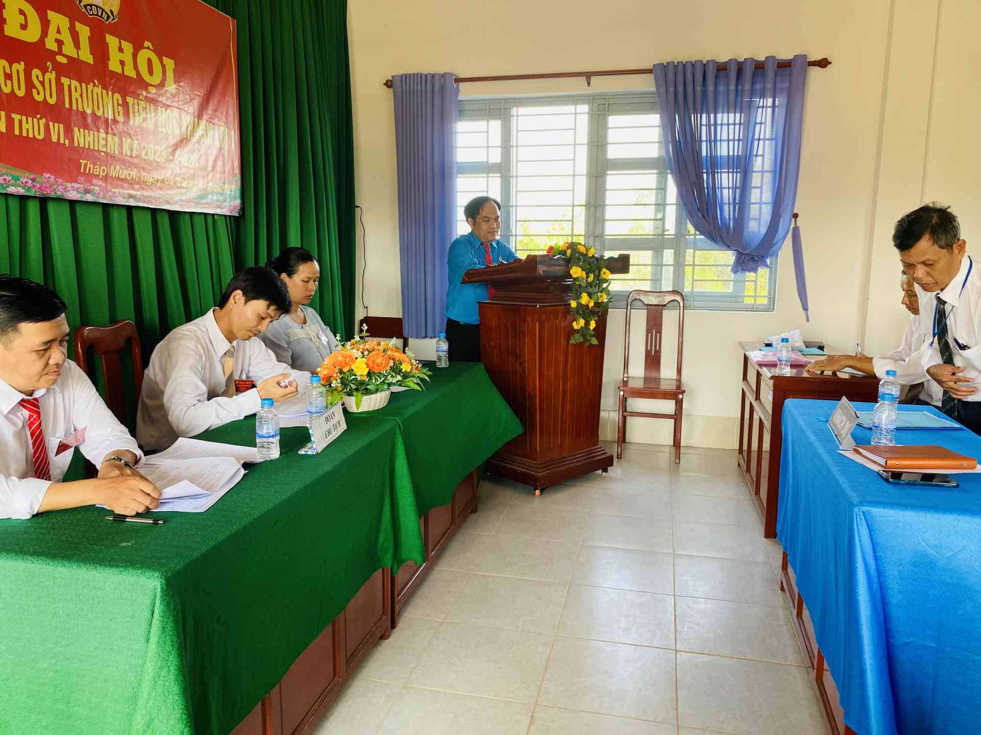 Đ/c Nguyễn Thanh Nhàn - Phó Chủ tịch LĐLĐ huyện phát biểu chỉ đạo trong Đại hội