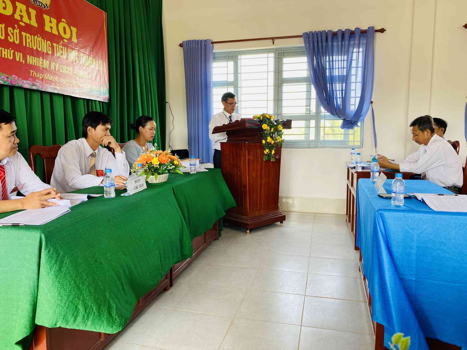 Trầy Nguyễn Ngọc Minh - Bí thư chí bộ- Hiệu trưởng nhà trường phát biểu trong Đại hội
