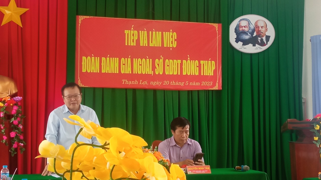 Ông Nguyễn Văn Hiệp- Phó Chủ tịch UBND huyện Tháp Mười phát biểu chỉ đạo trong buổi làm việc.