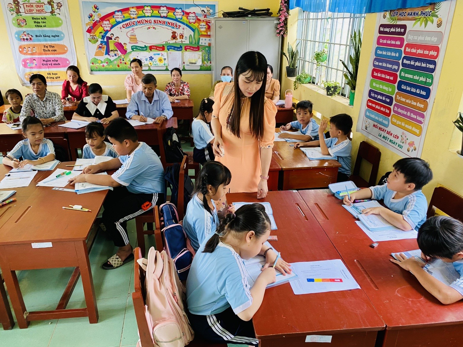 Cô Huỳnh Thị Lan dạy minh hoạ tiết Tiếng việt (Luyện từ và câu) ở lớp 2